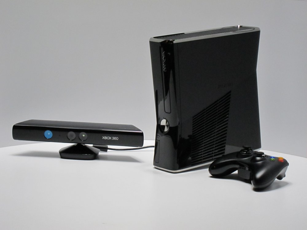Xbox 360 S Standard Kinect Bundle 4GB BAZAR